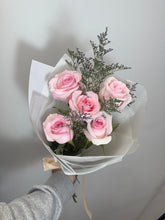 Timeless Love bouquet pink roses variant in white paper